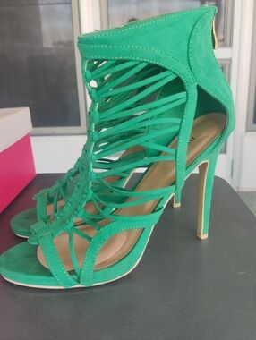 JustFab Jasmine Green Strapped High Heels Women's Size 9
